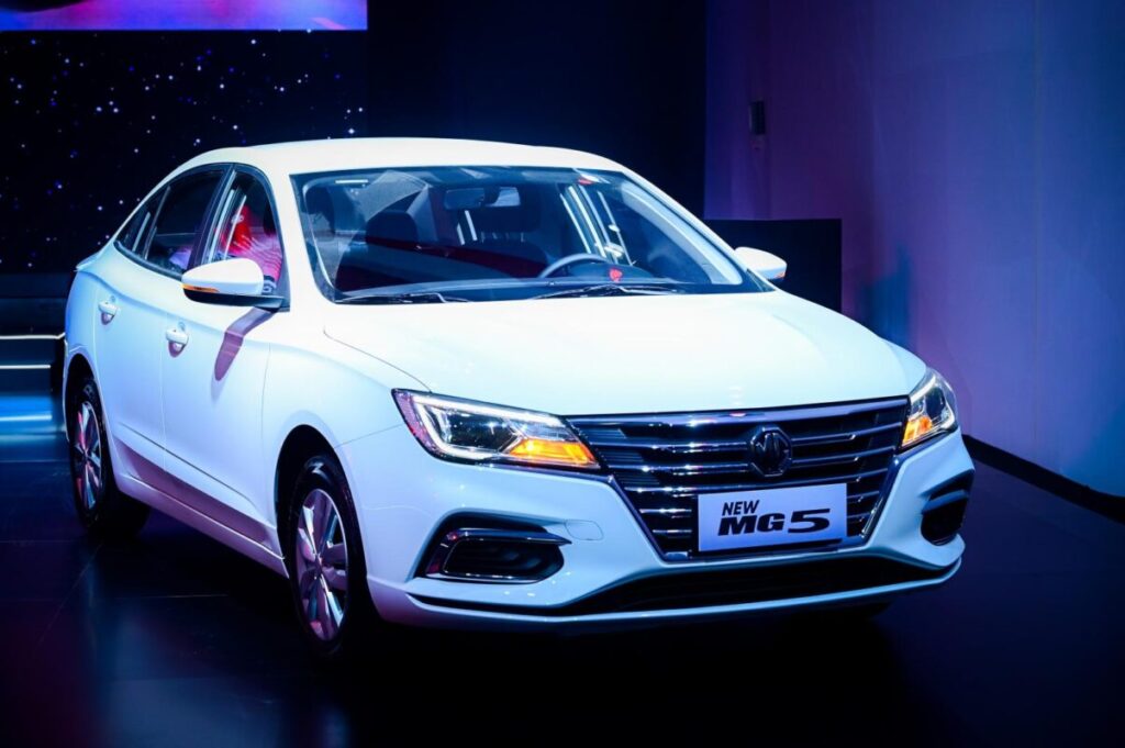Đầu xe New MG5 MT trưng bày tại MG Kinh Dương Vương