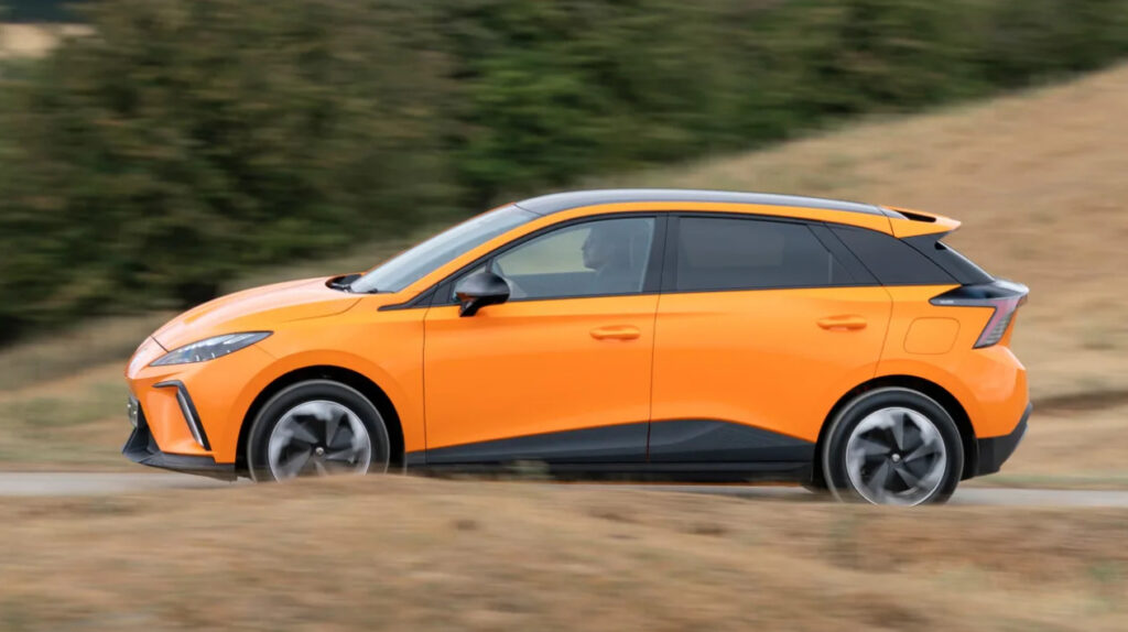 MG4 đang vận hành trên đường