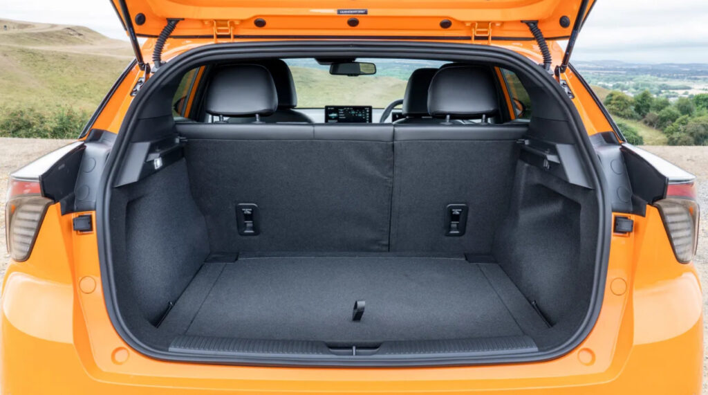 khoang hành lý MG4 rộng rãi